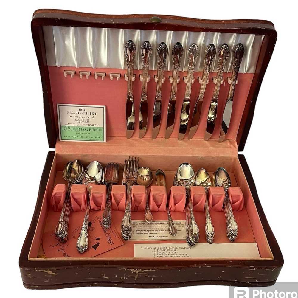 1881 Rogers Silverplate Oneida LTD. Enchantment 59 Piece & Wooden Chest